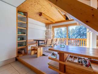 Discover a cozy mountain retreat with stunning views.
