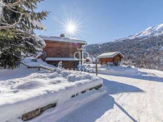 Discover a stunning winter chalet nestled in a picturesque snowy landscape.