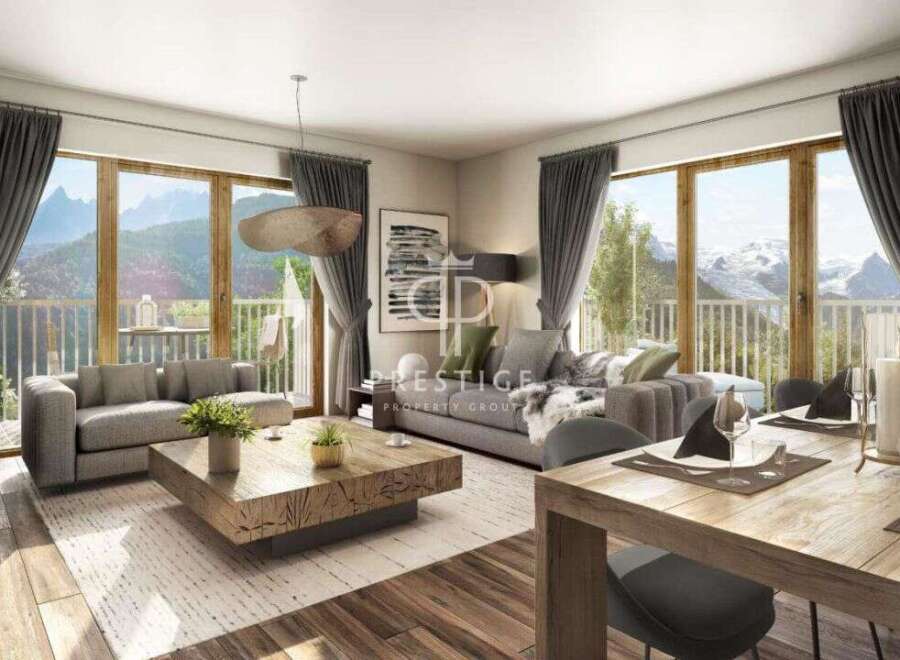 Experience luxury living with breathtaking mountain views in this stunning property.
