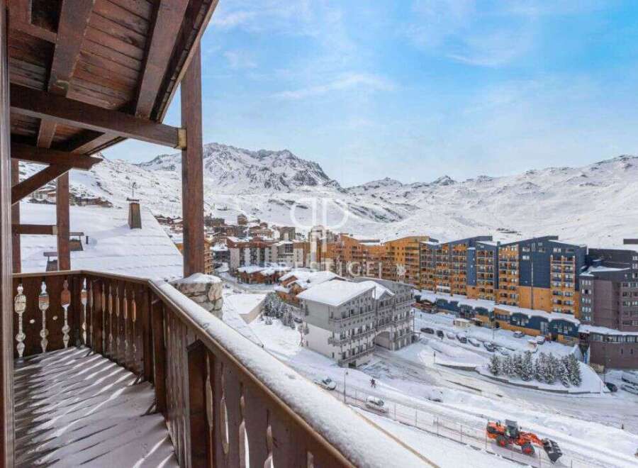 Enjoy breathtaking mountain views from this stunning property.