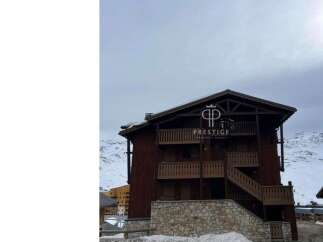 Discover a stunning property nestled in a picturesque mountain setting.