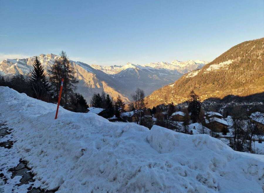Experience the breathtaking beauty of the Swiss Alps in this stunning winter landscape.