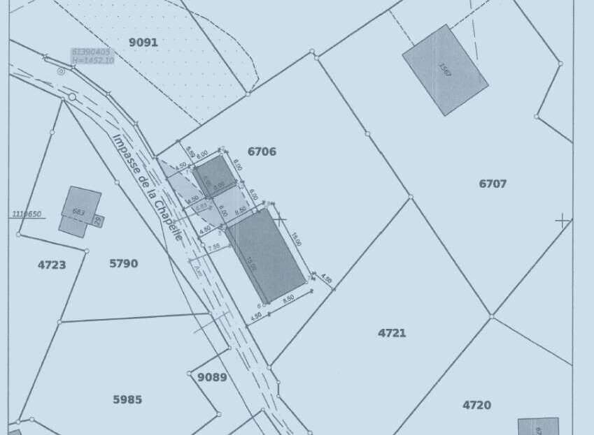This property in Riddes features a parcel of land with a surface area of 1287 m².