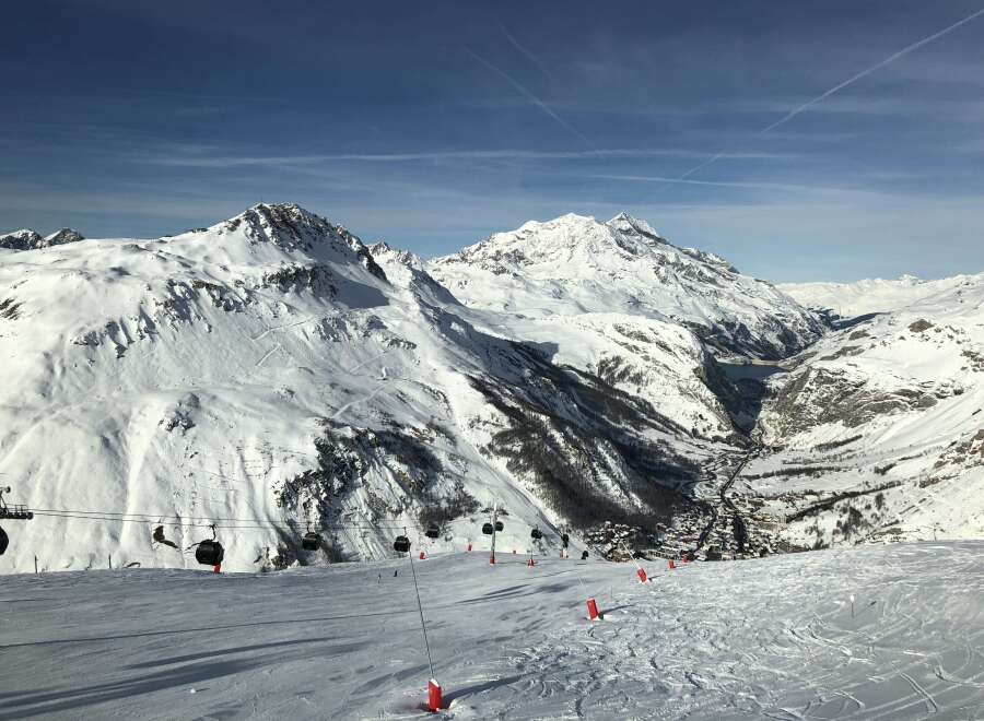 Experience the breathtaking beauty of the snow-capped mountains in this stunning winter landscape.