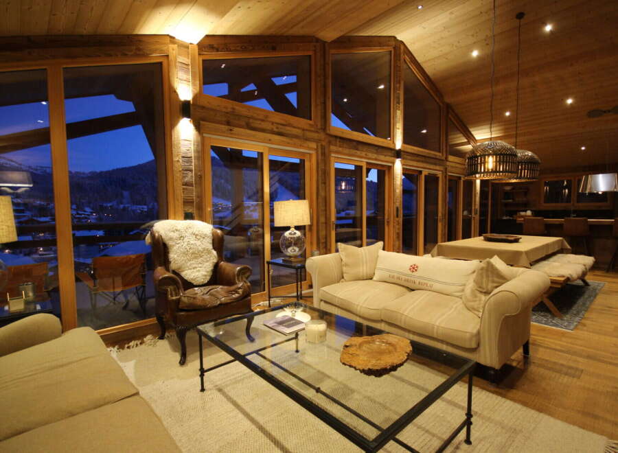 Experience luxury living in this stunning chalet with breathtaking mountain views.