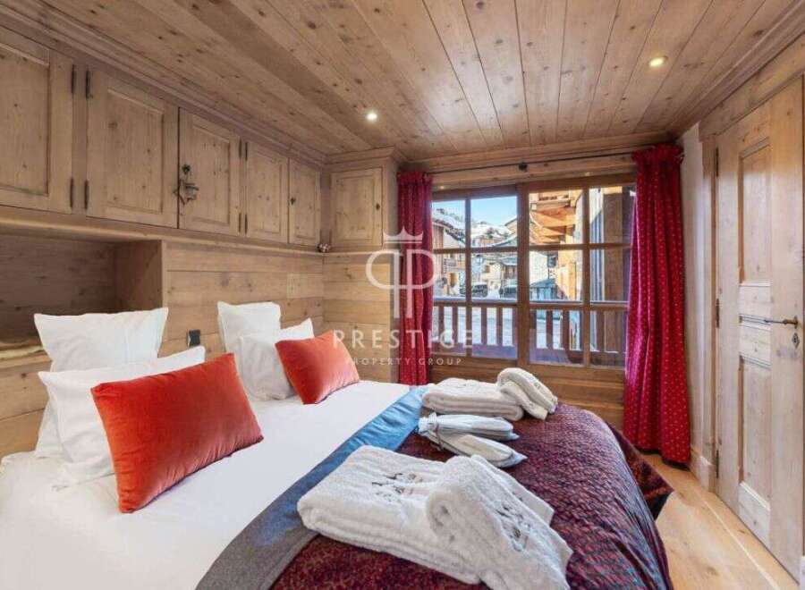 Experience the ultimate in luxury and comfort in this stunning bedroom.