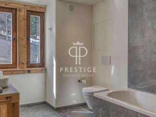 Discover a luxurious bathroom with a modern design.