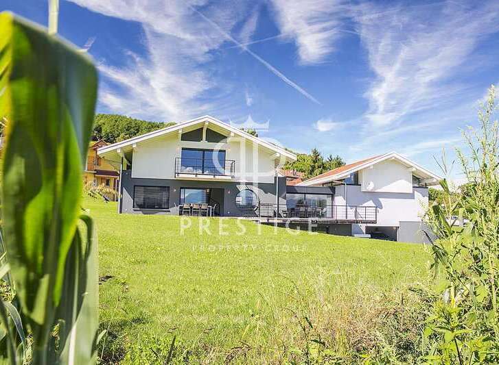 Discover your dream home! This stunning property boasts modern architecture and spacious living areas.