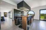 Discover modern luxury in this stunning kitchen.