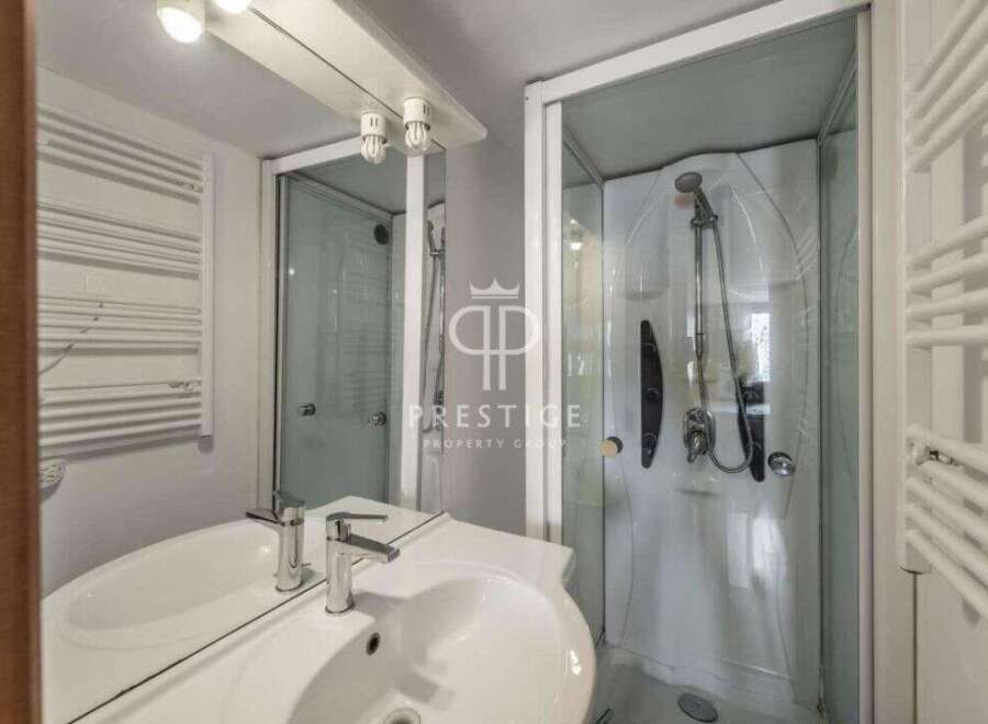 Discover modern living in this stylish bathroom.