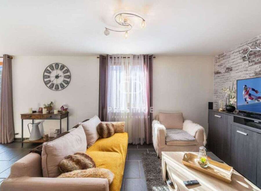 Discover the charm of this cozy living space, perfect for relaxation and entertainment.