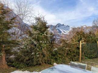 Discover a stunning property nestled in a picturesque mountain setting.