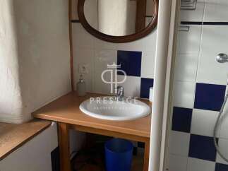 Discover this charming property featuring a well-appointed bathroom.
