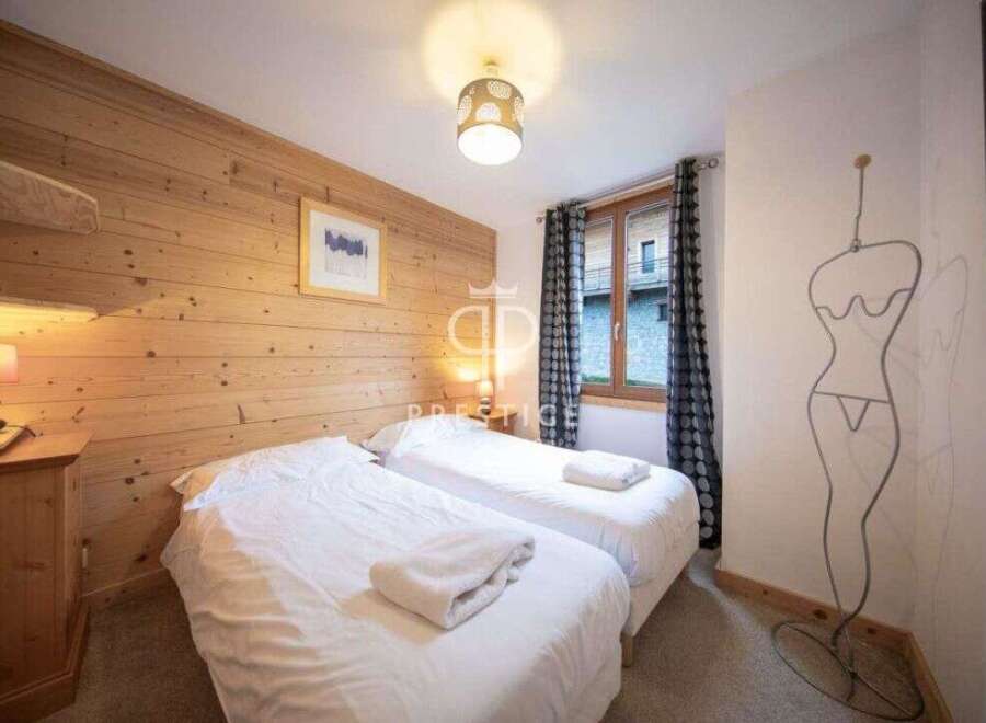 This cozy bedroom features two comfortable twin beds, perfect for a relaxing stay.