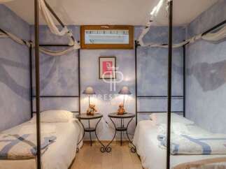 Discover a cozy bedroom with twin beds, perfect for a relaxing stay.