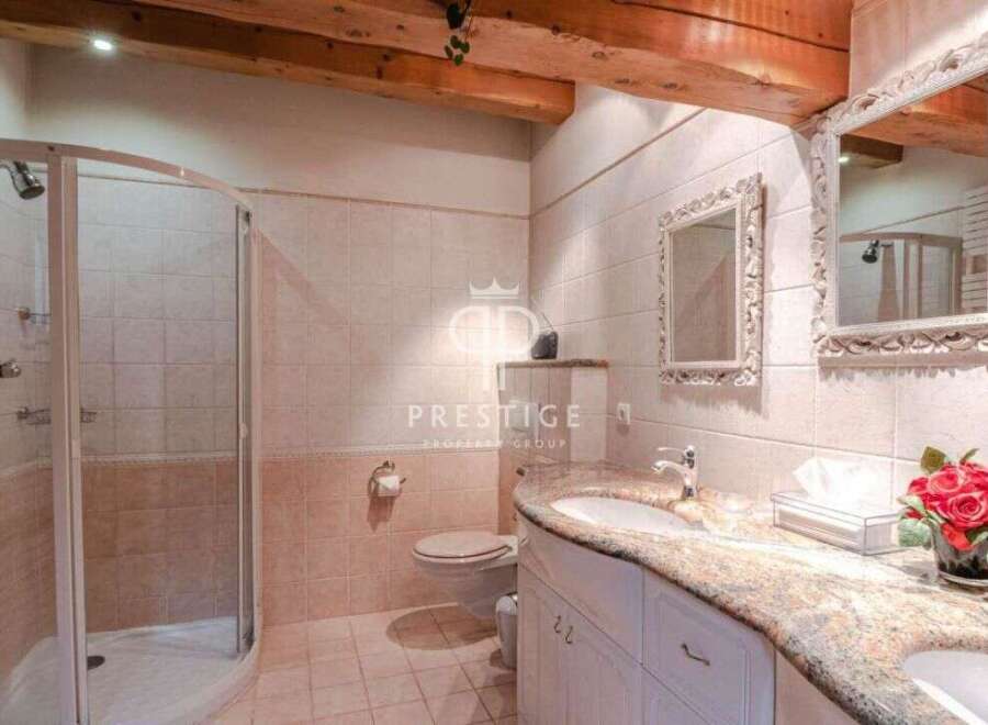 Discover luxury living in this stunning property! Featuring a beautifully designed bathroom with elegant mirrors and a spacious shower.