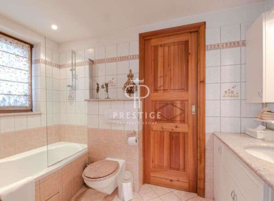 Discover a luxurious bathroom with a warm and inviting ambiance.