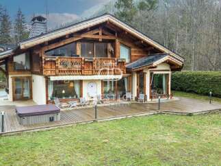 Discover the epitome of alpine luxury in this stunning chalet.