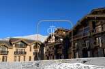 Discover luxury living in this stunning property nestled in a picturesque mountain setting.