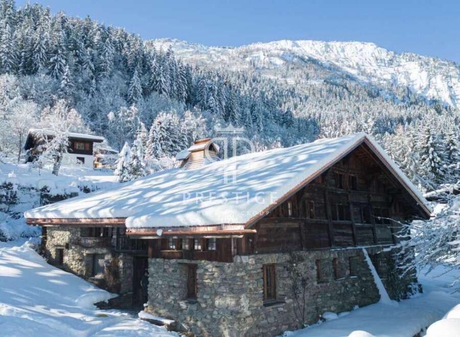 Discover a stunning winter retreat nestled in the heart of the mountains.
