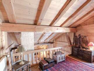 Discover the charm of this stunning property, showcasing exquisite wooden architecture and a cozy ambiance.