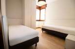 Discover a cozy bedroom featuring two comfortable beds, perfect for a relaxing stay.