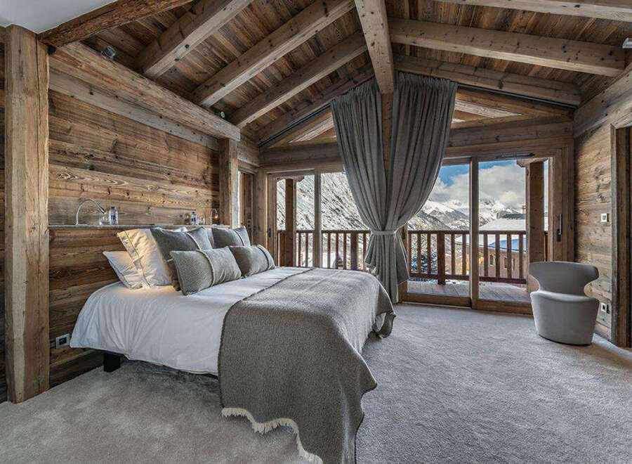 Experience the ultimate in luxury and comfort in this stunning bedroom.