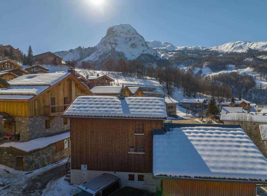 Discover the charm of this stunning mountain property, nestled in a picturesque village.