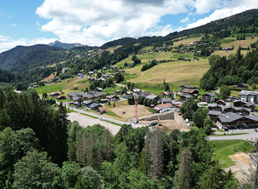 Discover the charm of this picturesque village nestled in the heart of the mountains.