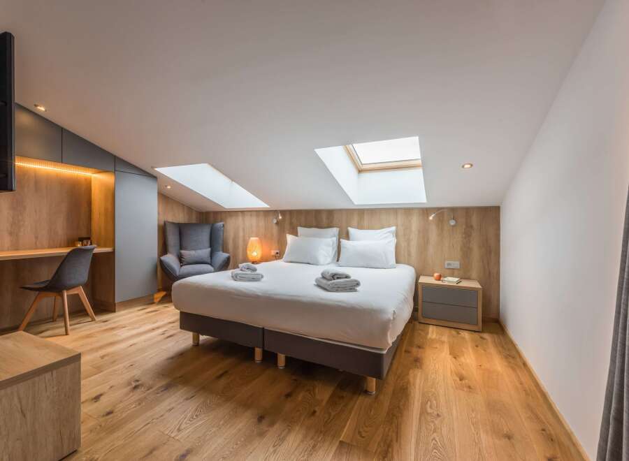 Discover a stylish bedroom with a modern design.