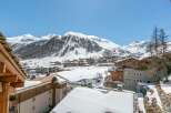 This stunning chalet boasts breathtaking views of the snow-capped mountains and ski slopes.