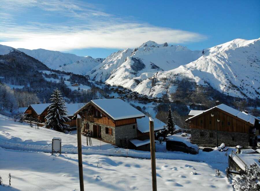 Experience the ultimate winter getaway in this stunning chalet nestled amidst snow-capped mountains.