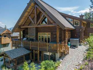 Discover the charm of this stunning log cabin, a perfect blend of rustic elegance and modern comfort.