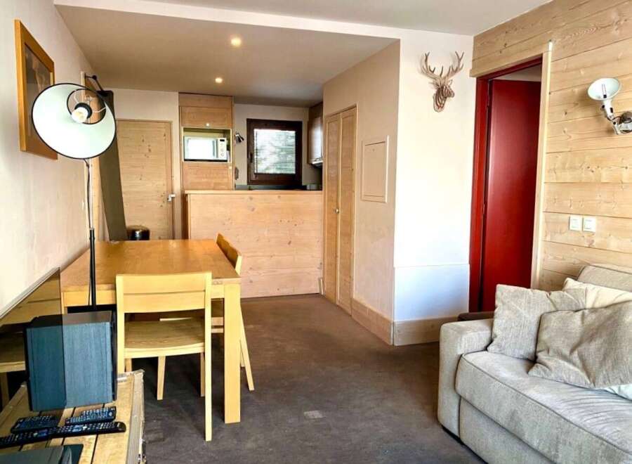 Discover a cozy retreat in this charming property, perfect for a relaxing getaway.