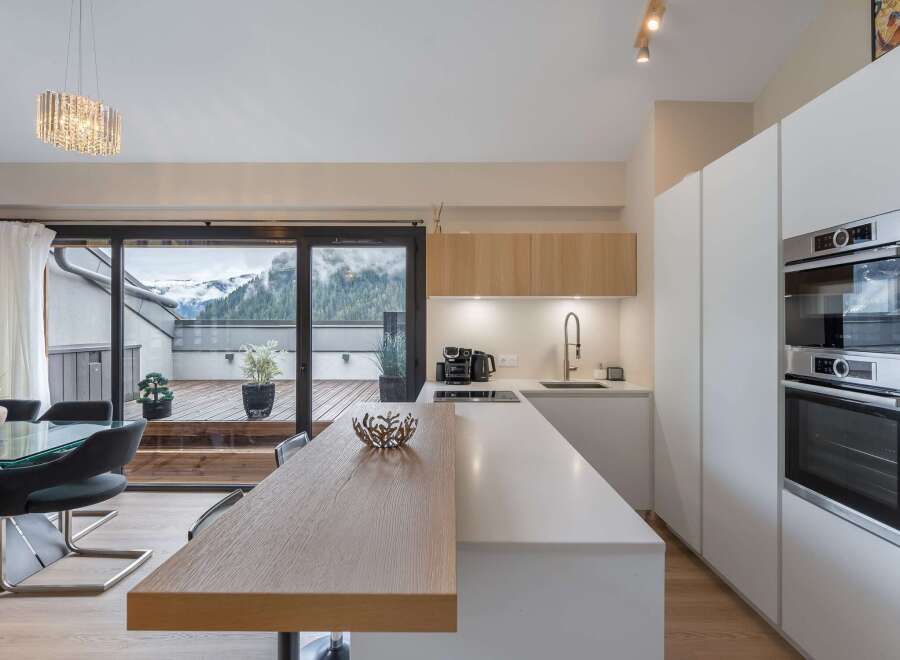 Experience luxury living in this stunning property with breathtaking mountain views.