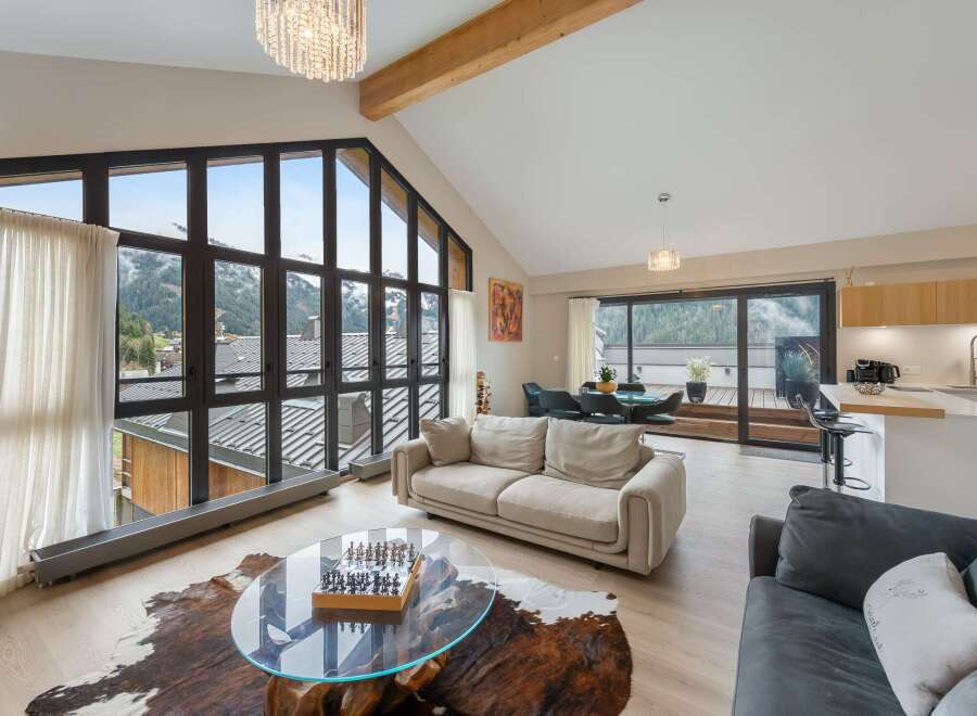 Experience luxury living in this stunning property with breathtaking mountain views.