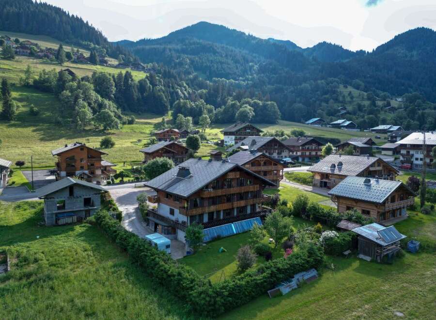 Discover the charm of this picturesque village nestled in the heart of the mountains.