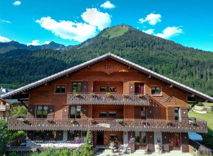 Discover the charm of this stunning wooden chalet nestled in the heart of the mountains.