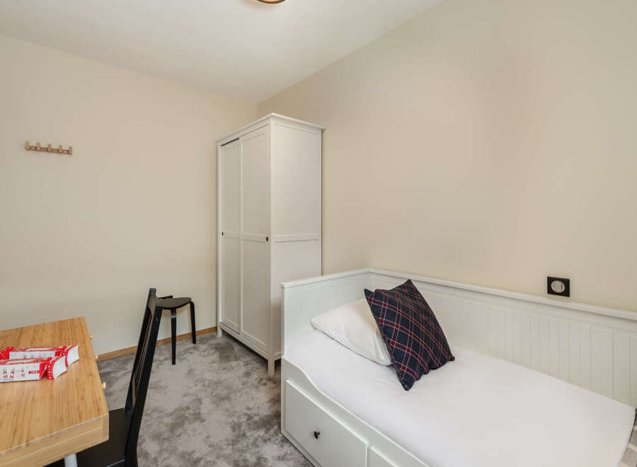 Discover a cozy bedroom featuring a comfortable bed with stylish pillows.