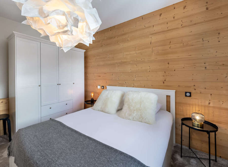Cozy bedroom with a modern design.