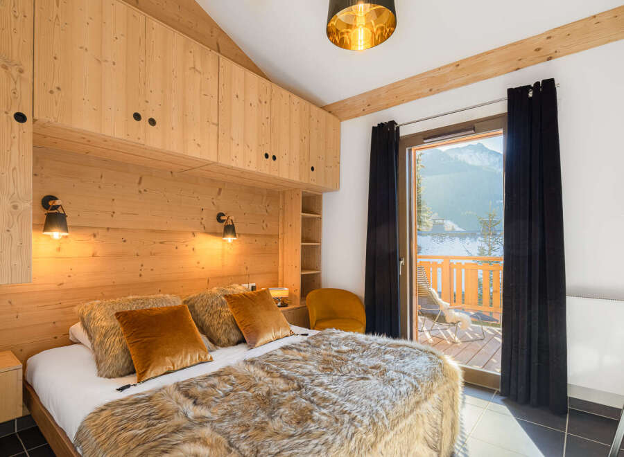 Experience the ultimate in cozy luxury with this stunning bedroom.