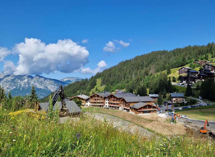 Discover a stunning mountain retreat with breathtaking views.