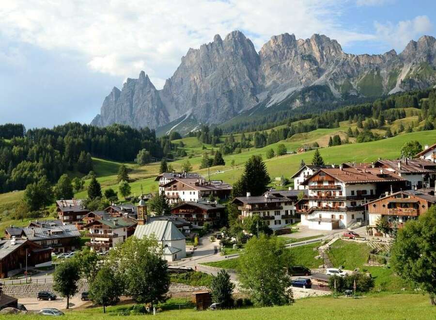 Discover the charm of this picturesque village nestled in the heart of the mountains.