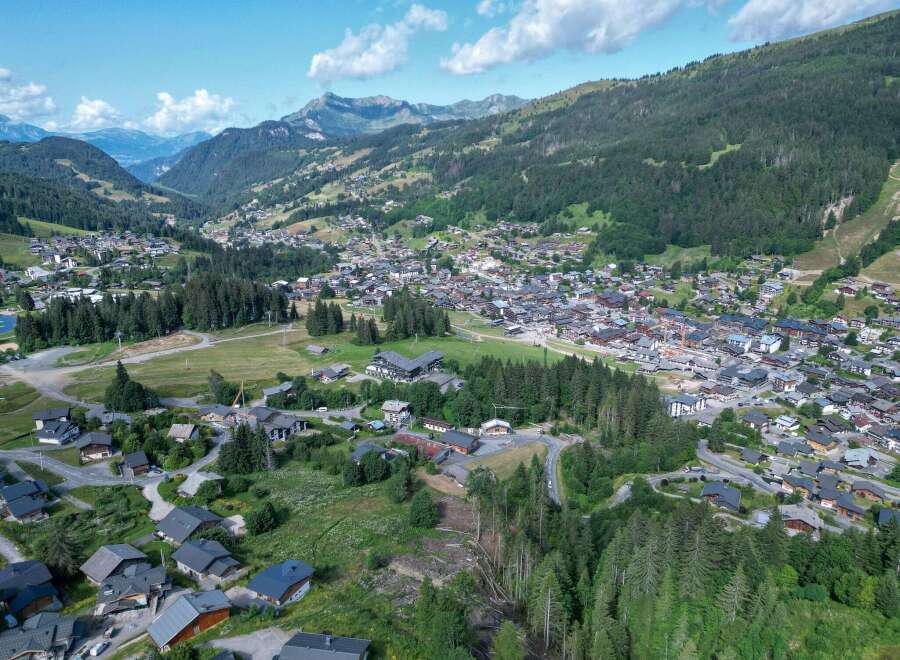 Discover the charm of this picturesque mountain village nestled in a stunning valley.