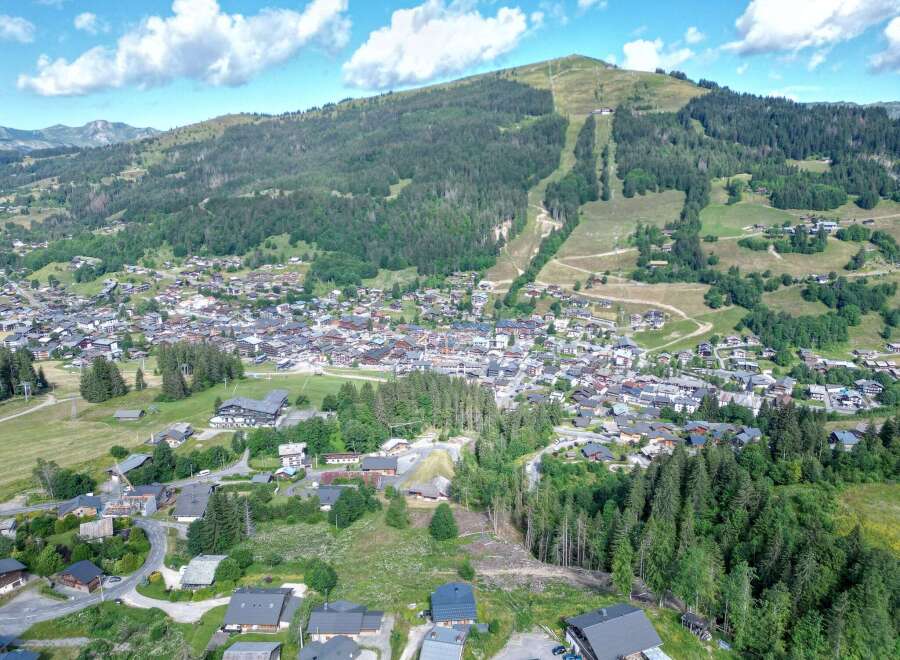 Discover the charm of this stunning mountain village, nestled amidst breathtaking natural beauty.