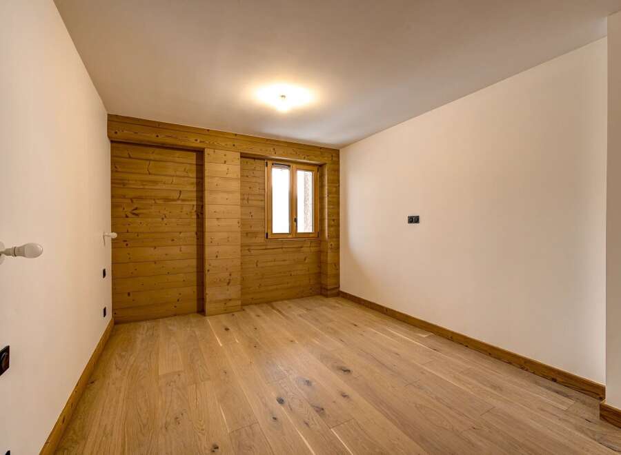 Discover the charm of this inviting space, featuring warm wooden accents and a bright, airy atmosphere.