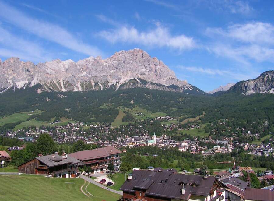 Discover breathtaking mountain views in this stunning property.