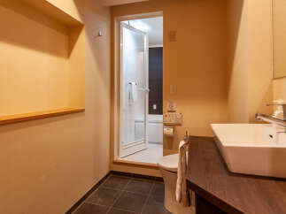 This modern hotel bathroom boasts a sleek, contemporary design with a spacious sink and vanity.
