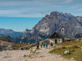 Explore the stunning beauty of the mountains with this breathtaking image.