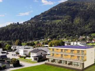 Discover a stunning property nestled in a picturesque mountain setting.